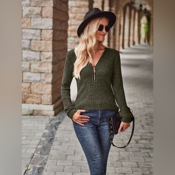 Every Day Chic Half-Zip Long Sleeve Top - Picture 2 of 4